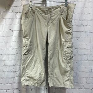 Columbia Omni shade Capri cargo size 10 pants